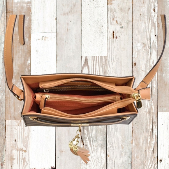 Brown stripe Tassel Purse - Picture 4 of 7